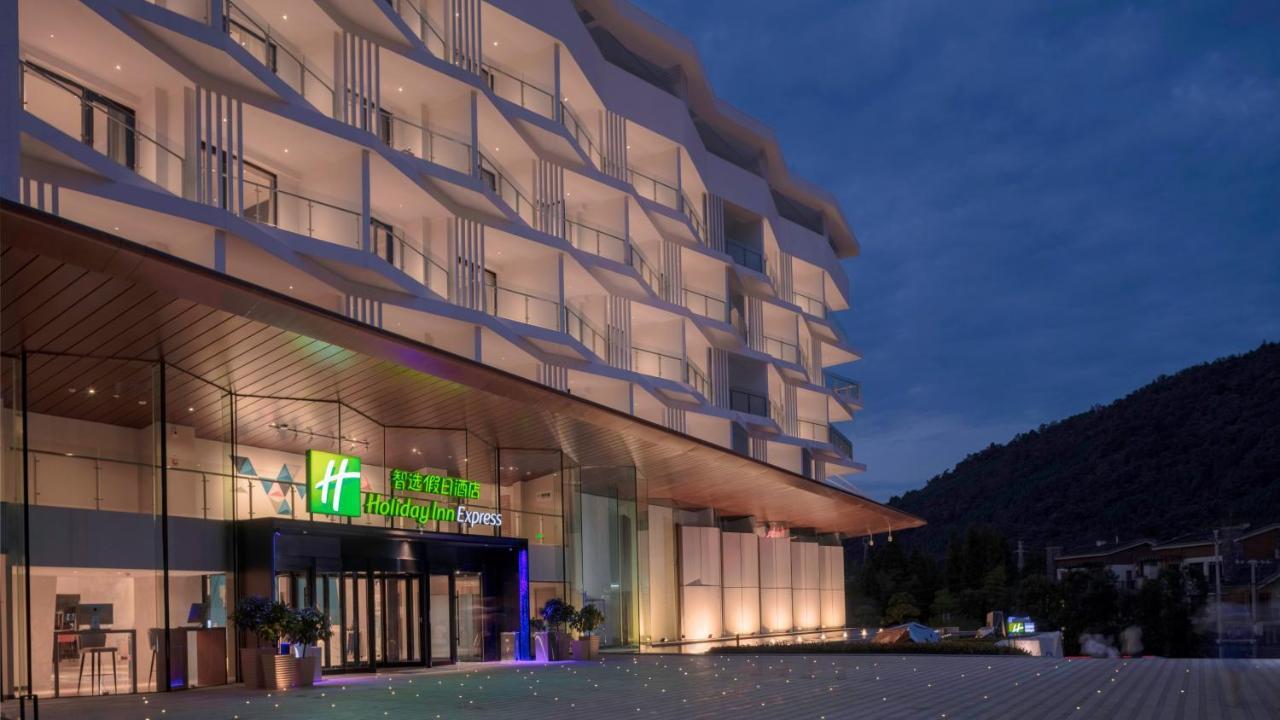 Holiday Inn Express Qiliping By Ihg Emeishan Exterior photo
