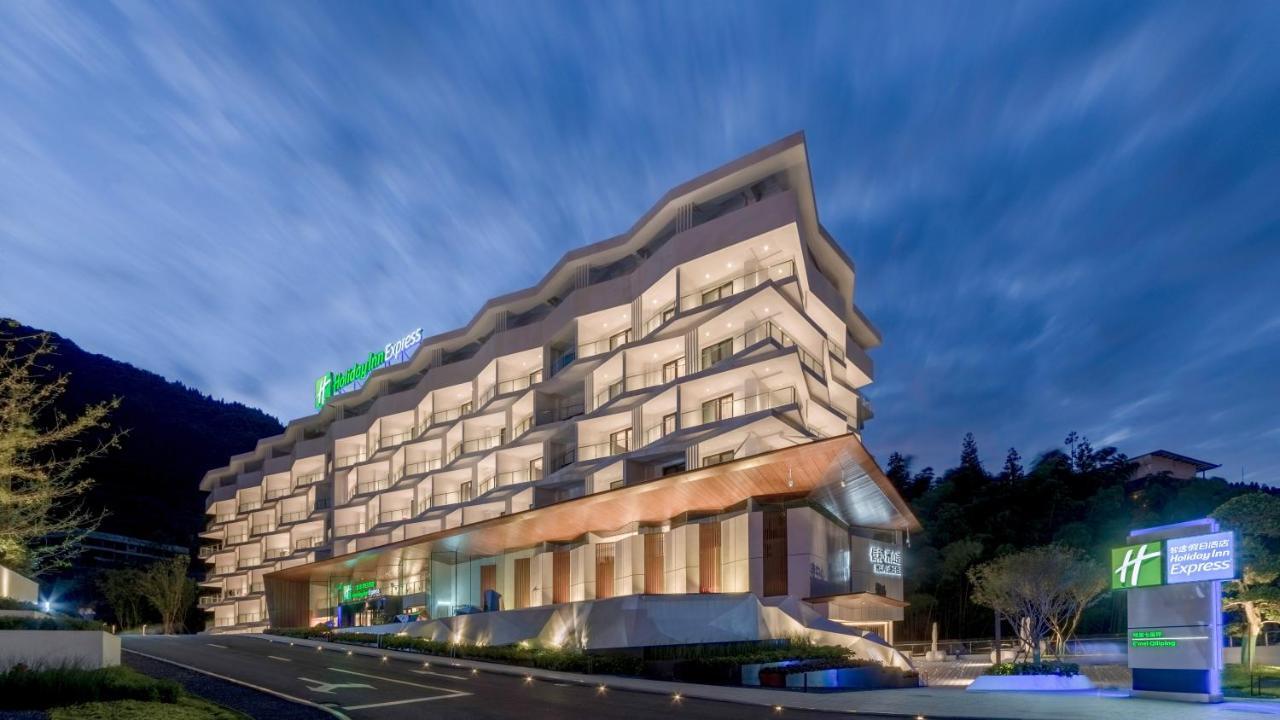 Holiday Inn Express Qiliping By Ihg Emeishan Exterior photo